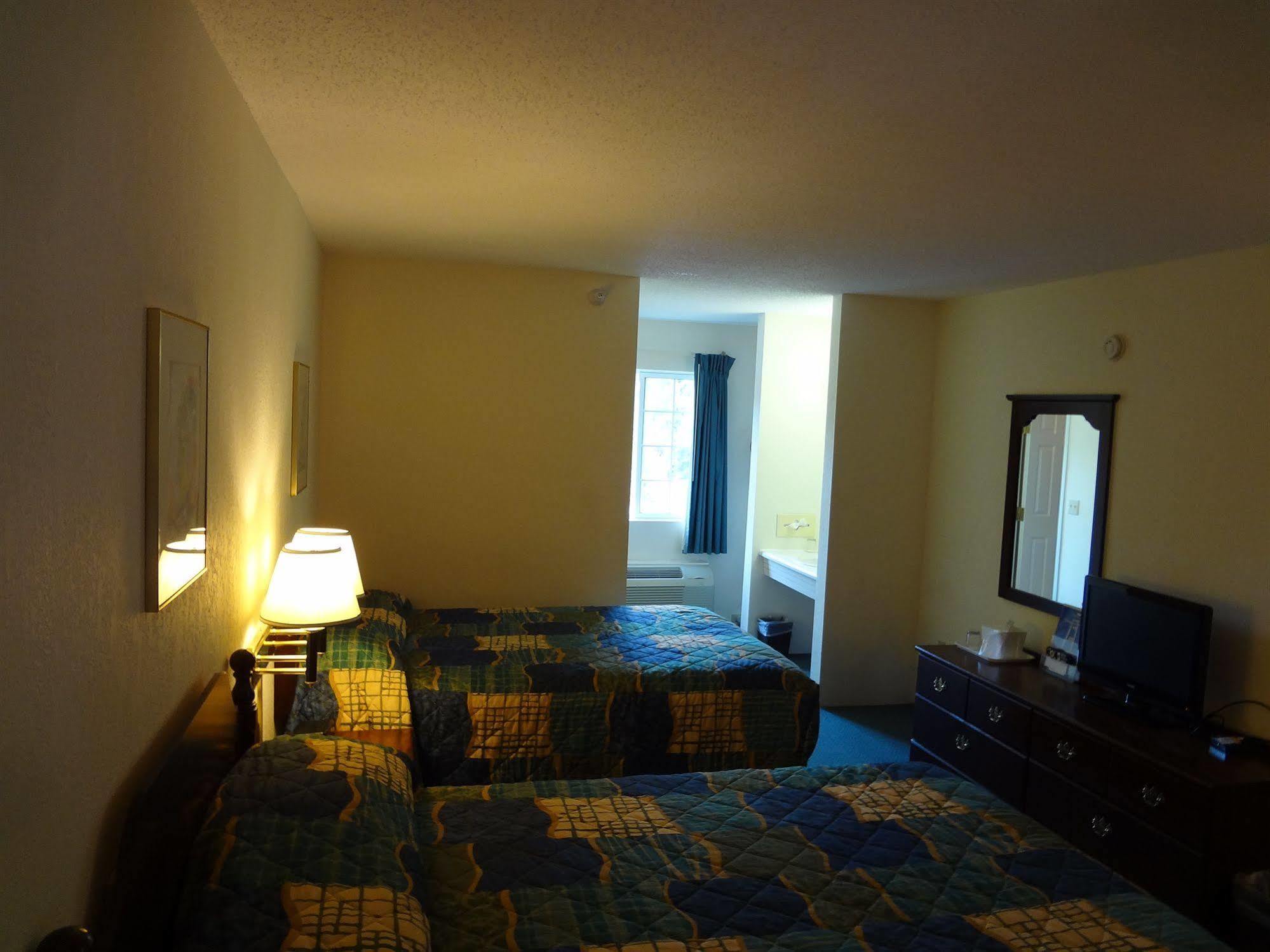 Voyager Inn Saint Ignace Exterior foto