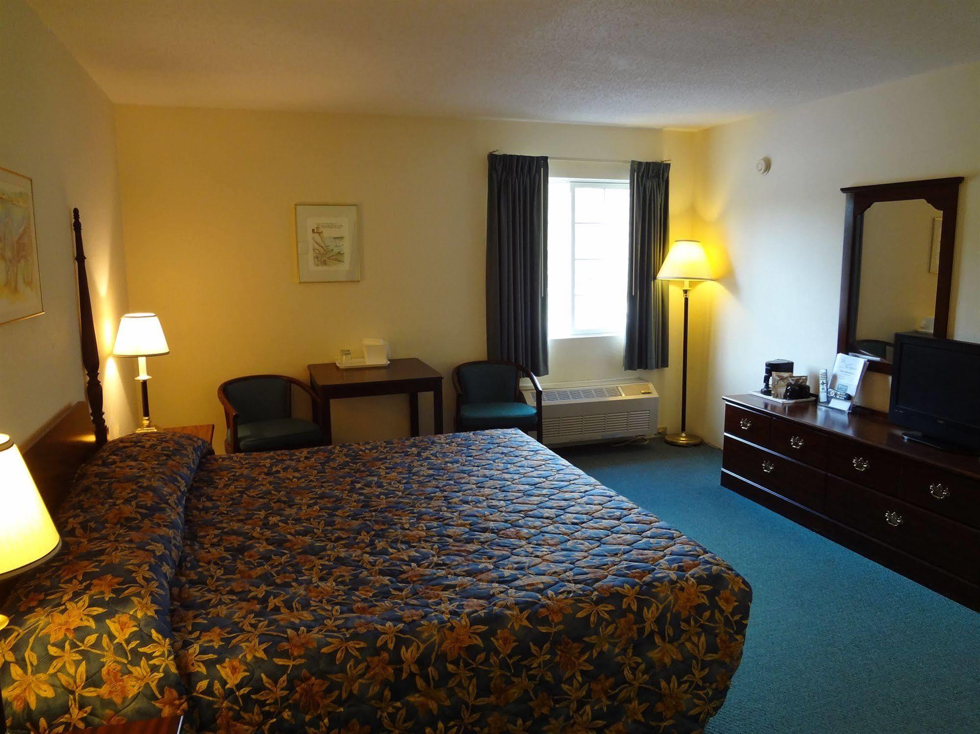 Voyager Inn Saint Ignace Exterior foto